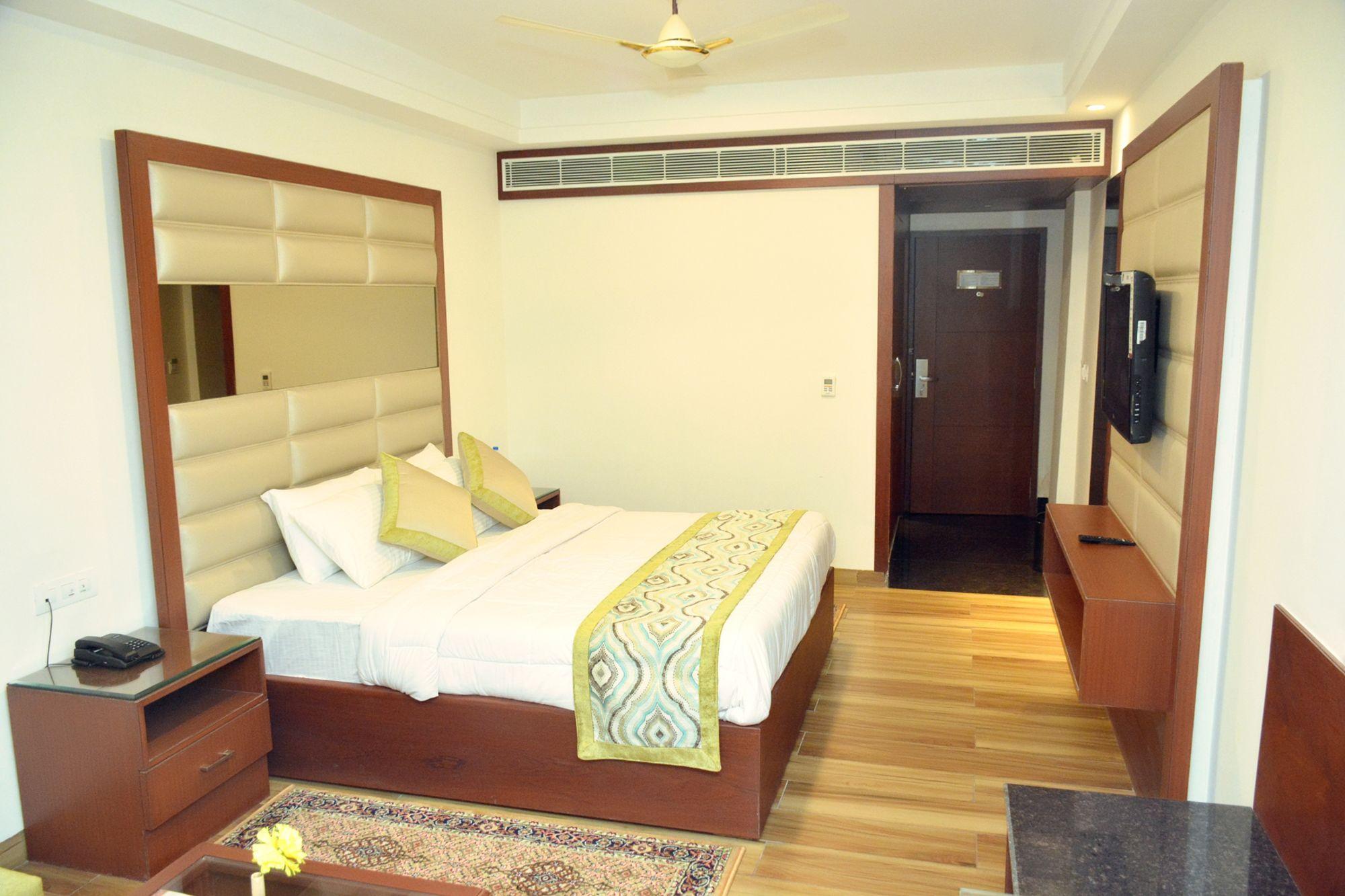 Hotel Ambica Katra Katra  Buitenkant foto