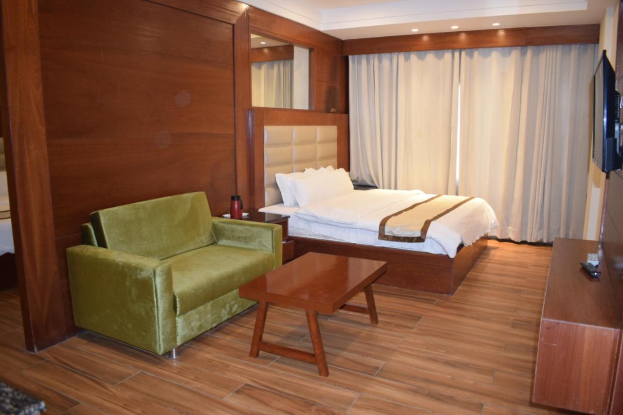 Hotel Ambica Katra Katra  Buitenkant foto