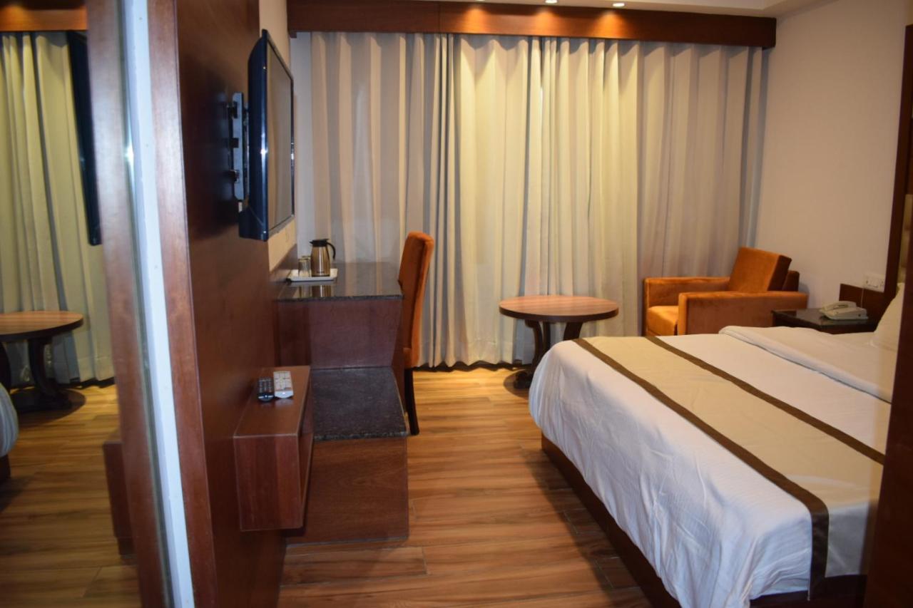 Hotel Ambica Katra Katra  Buitenkant foto
