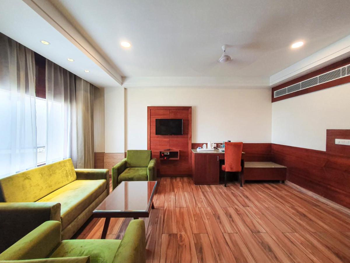 Hotel Ambica Katra Katra  Buitenkant foto