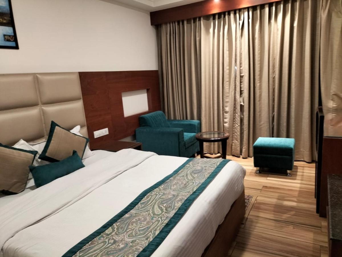 Hotel Ambica Katra Katra  Buitenkant foto