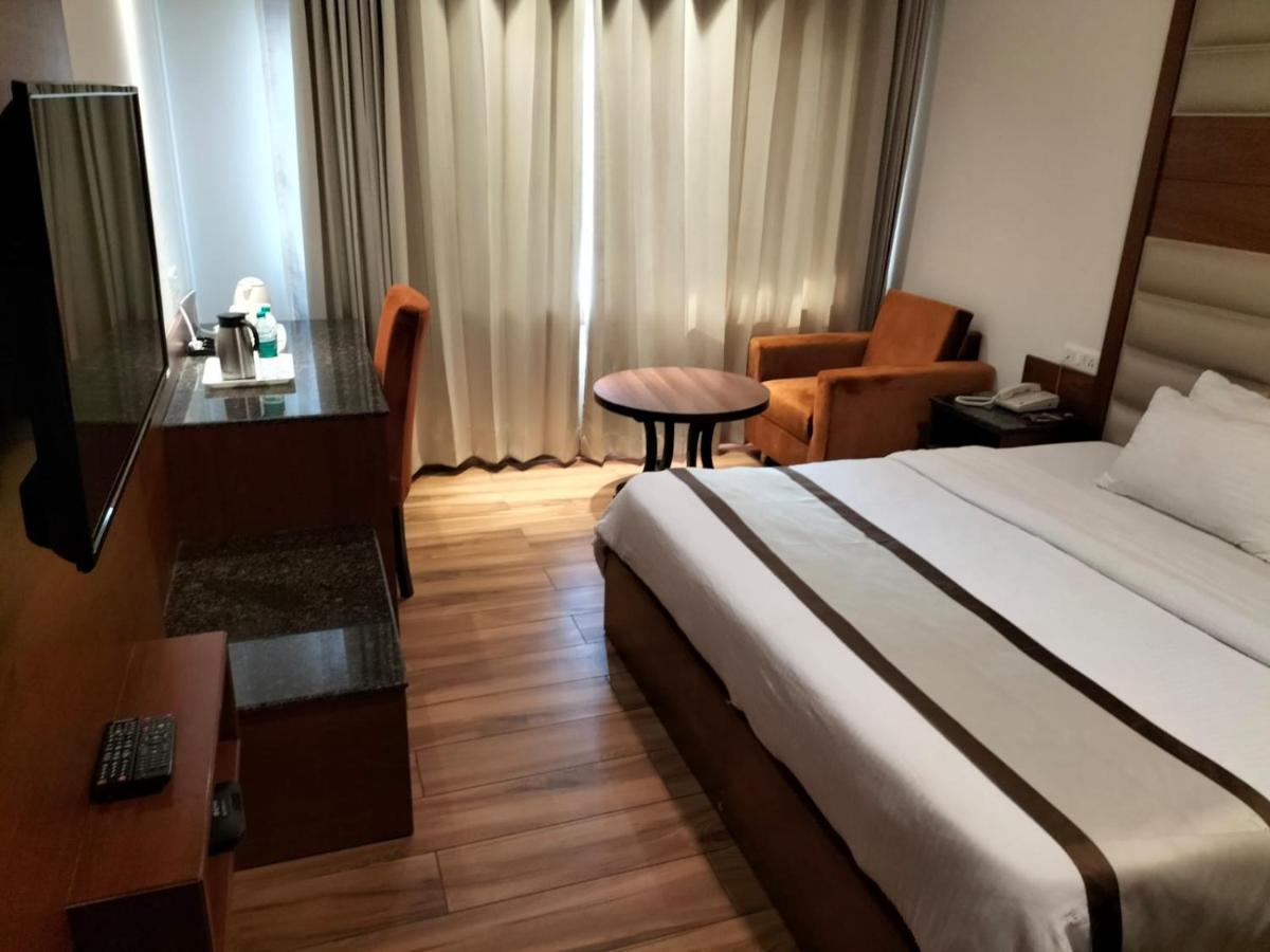 Hotel Ambica Katra Katra  Buitenkant foto