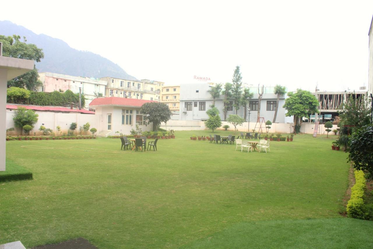 Hotel Ambica Katra Katra  Buitenkant foto