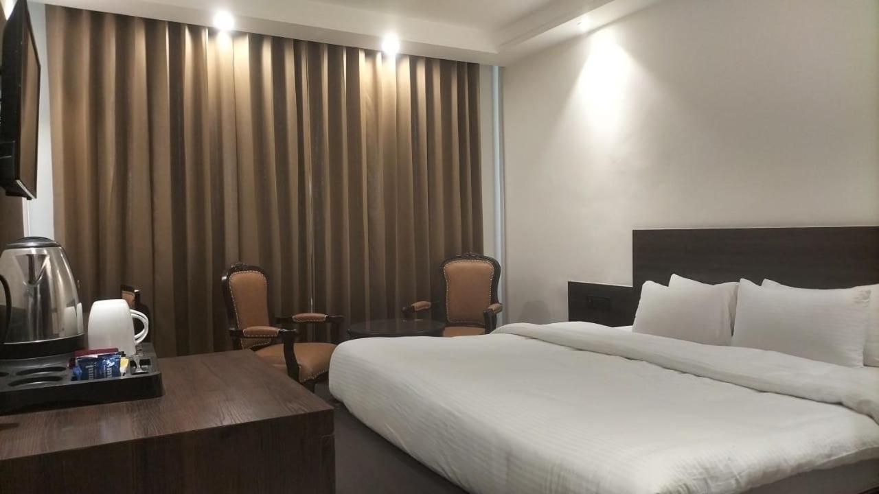 Hotel Ambica Katra Katra  Buitenkant foto